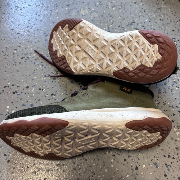 Teva Arrowood Mid Waterproof Hiking Sneaker Boots Size 8 - Picture 8 of 12